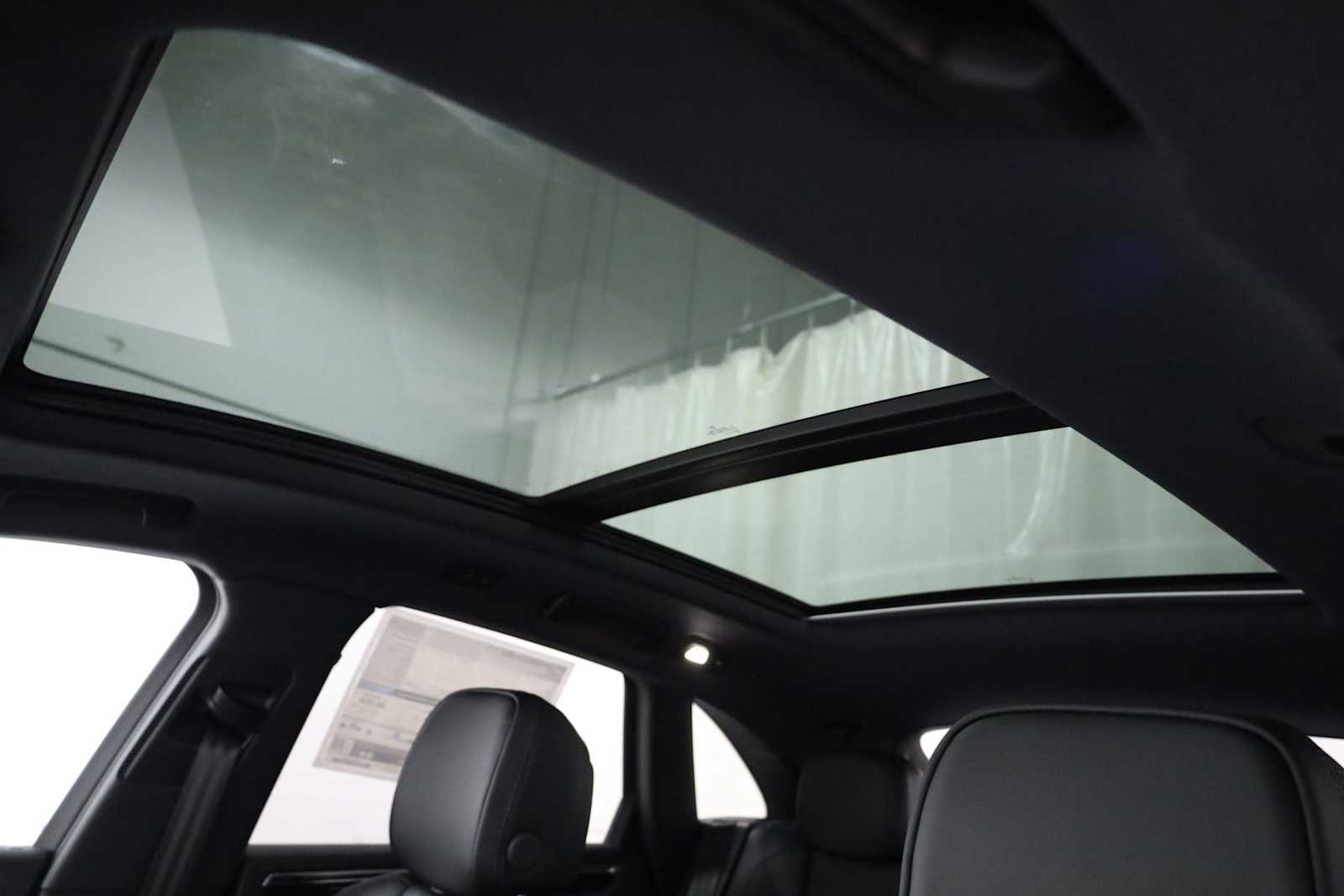 Thumbnail: 2026 Porsche Macan - 20