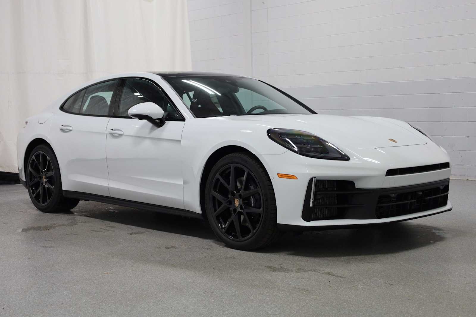 Thumbnail: 2026 Porsche Panamera - 13