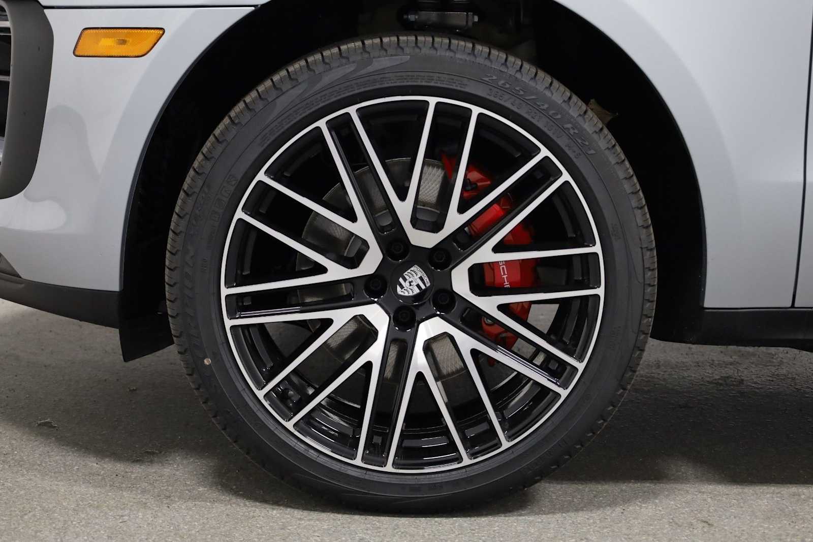 Thumbnail: 2026 Porsche Macan - 40