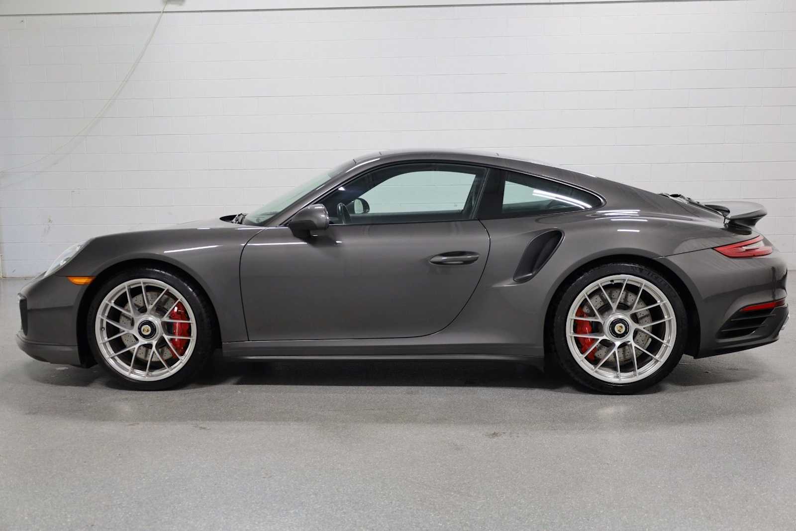 Thumbnail: 2019 Porsche 911 - 2