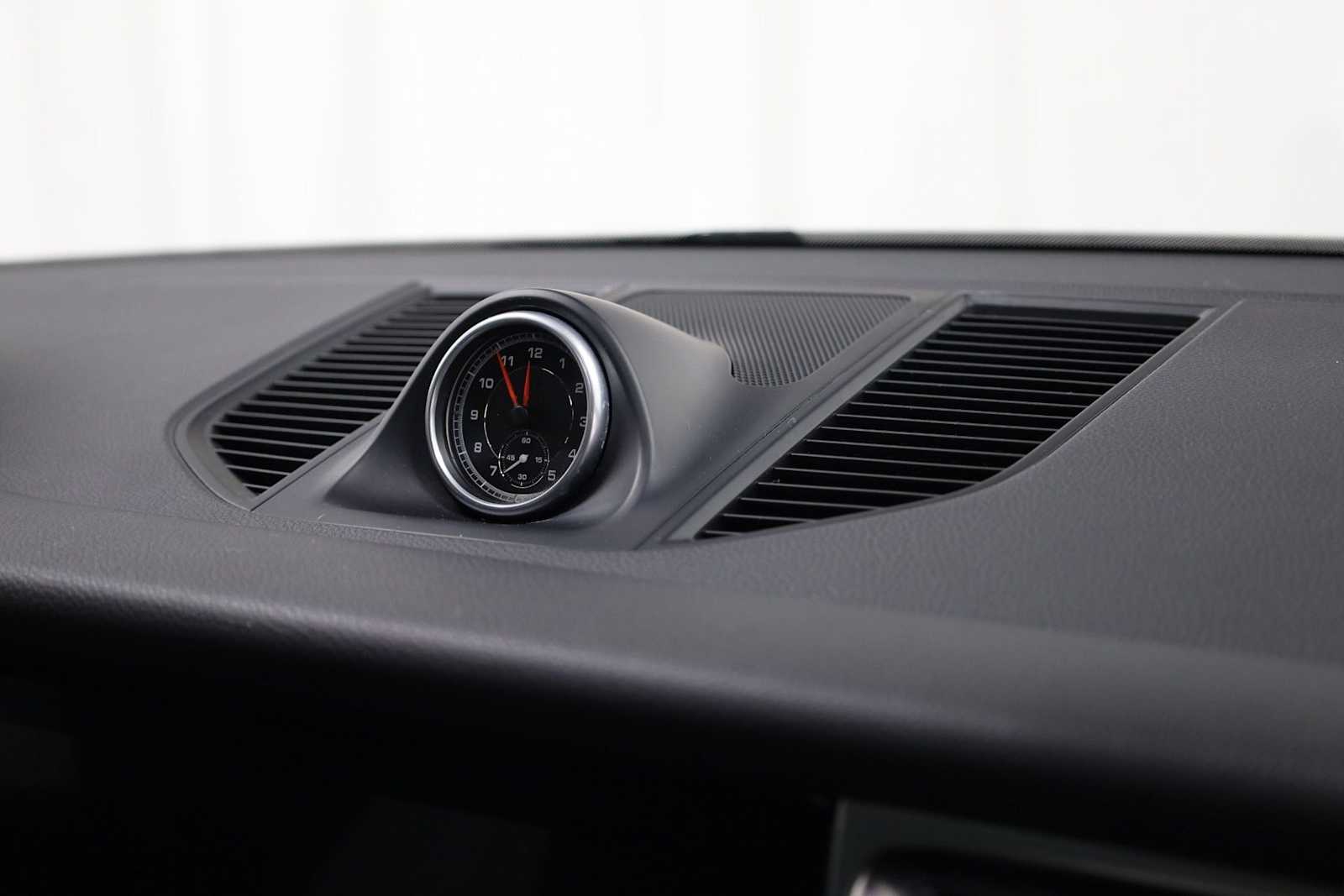 Thumbnail: 2020 Porsche Macan - 23