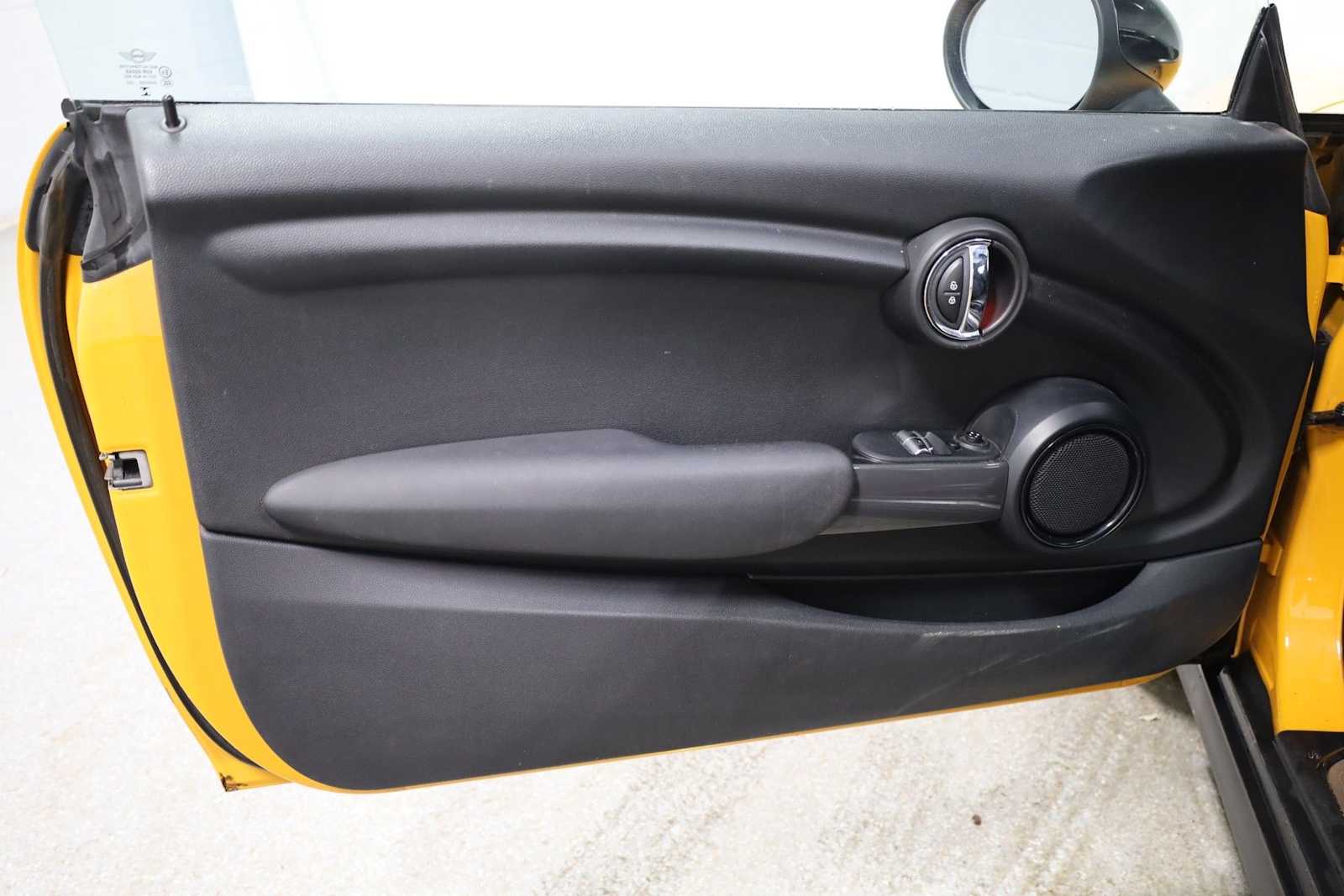 Thumbnail: 2016 MINI Cooper Hardtop - 16