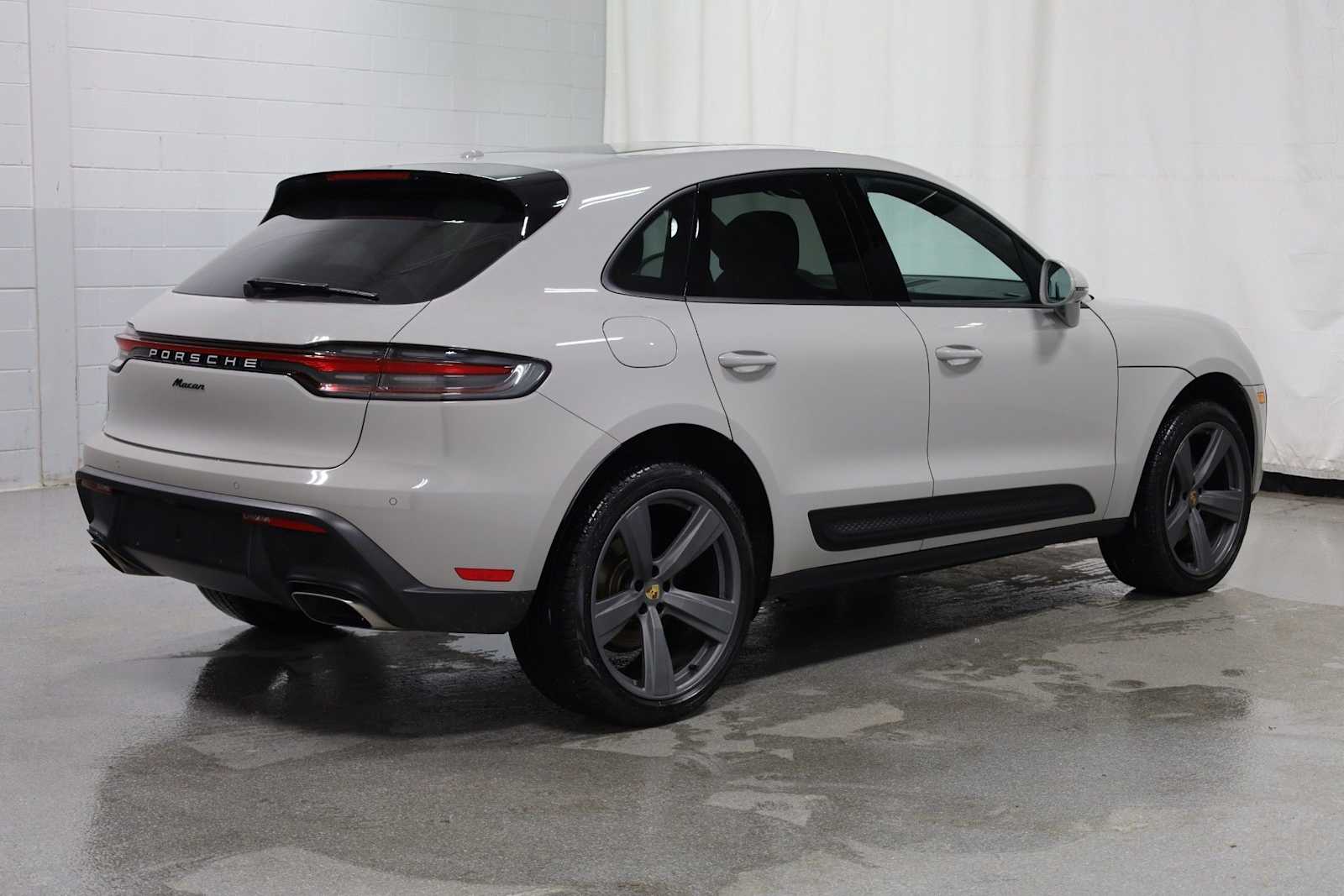 Thumbnail: 2025 Porsche Macan - 9