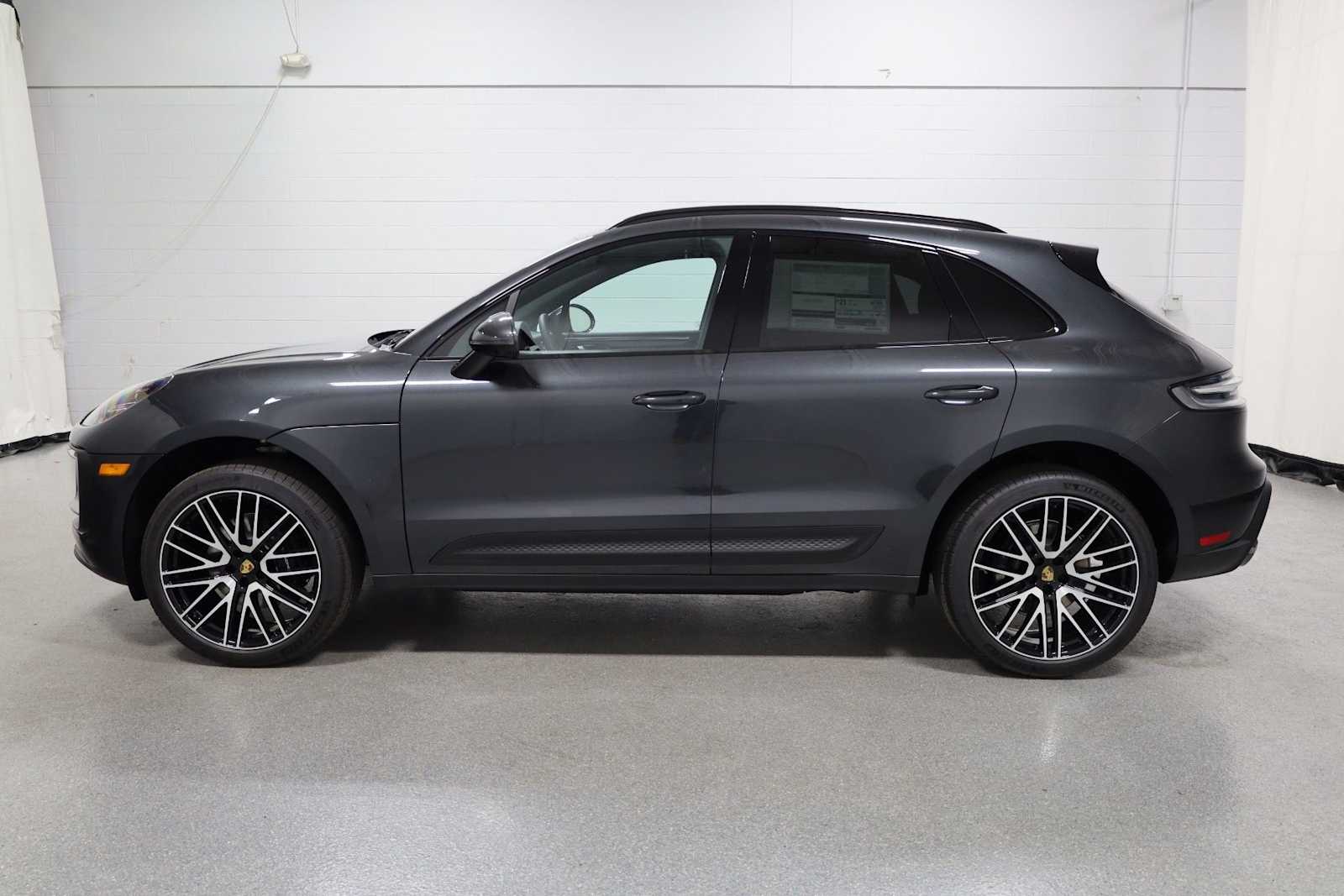 Thumbnail: 2026 Porsche Macan - 2