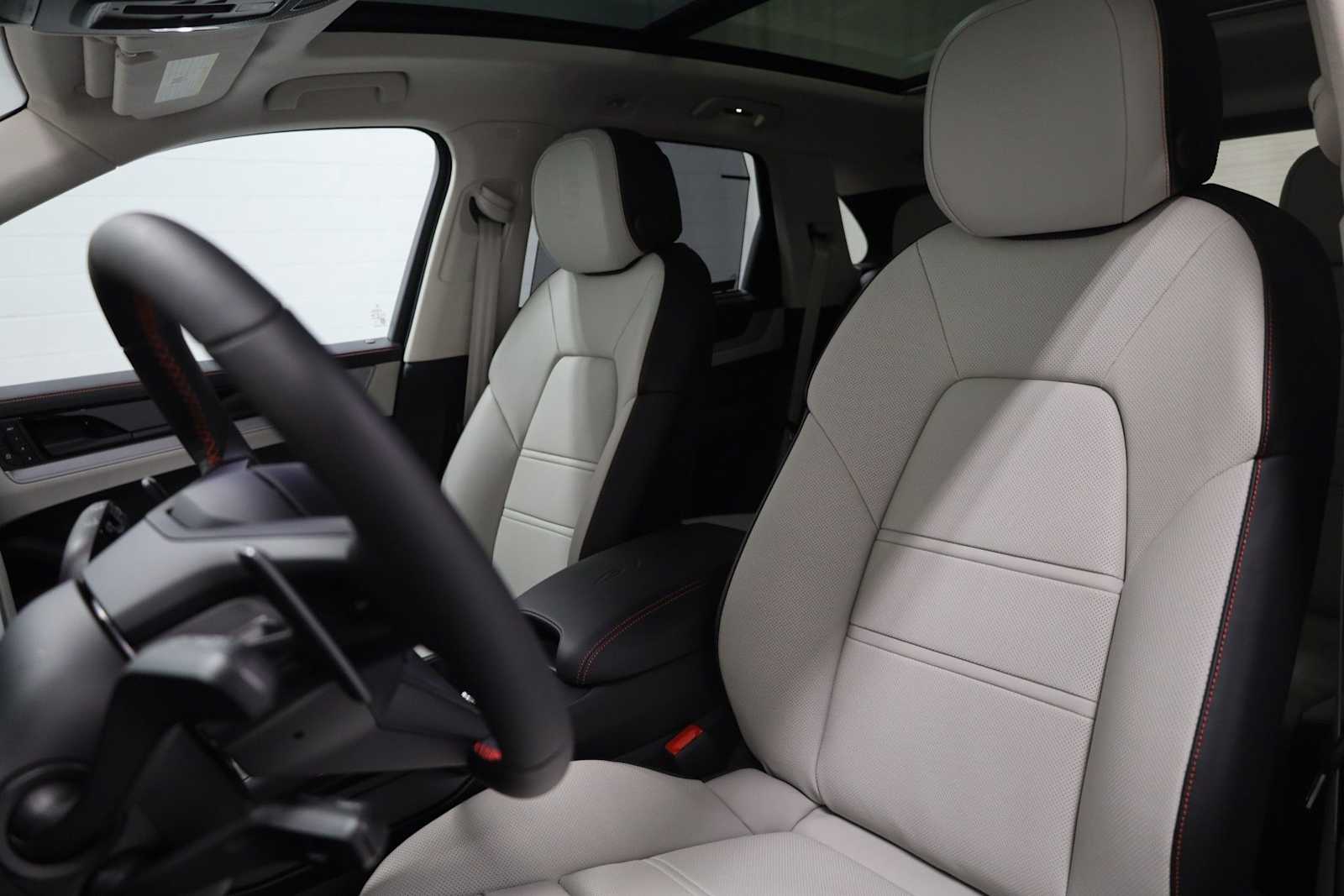 Thumbnail: 2025 Porsche Cayenne - 5