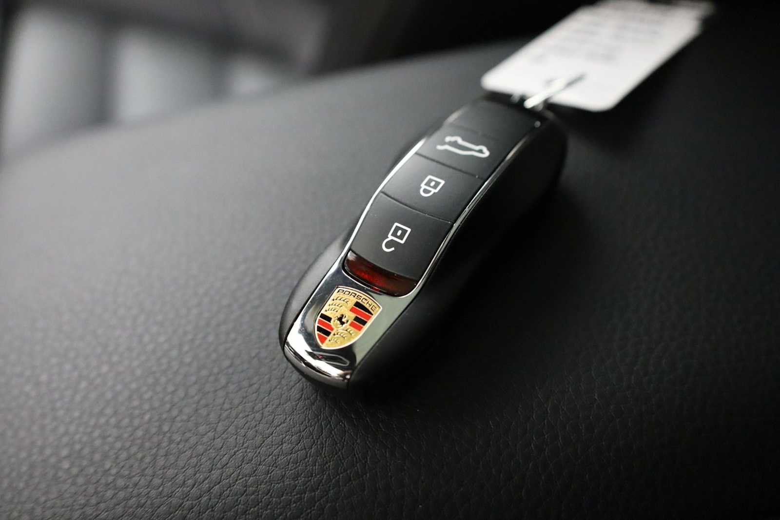 Thumbnail: 2026 Porsche Macan - 43