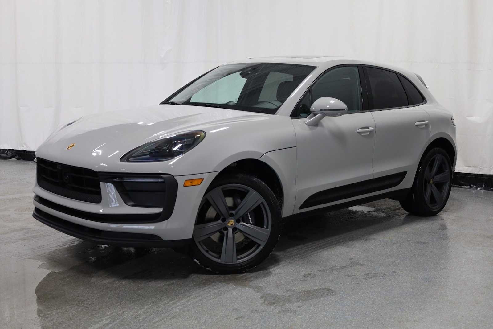 Thumbnail: 2025 Porsche Macan - 1