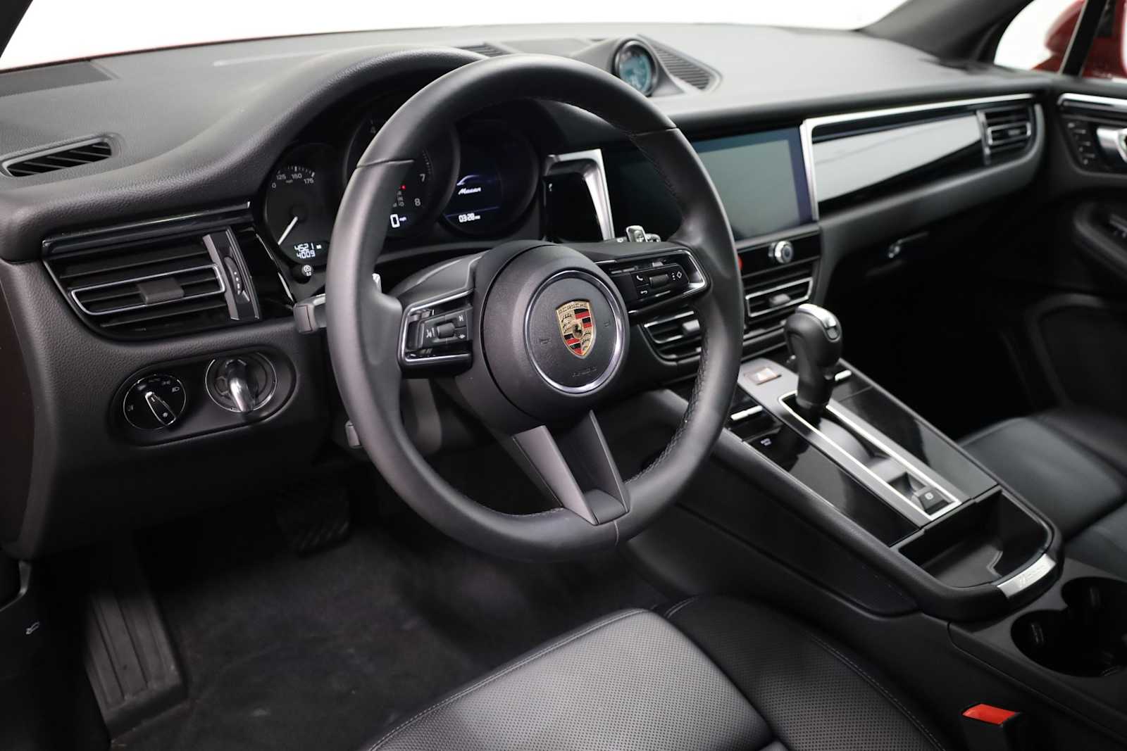Thumbnail: 2025 Porsche Macan - 3