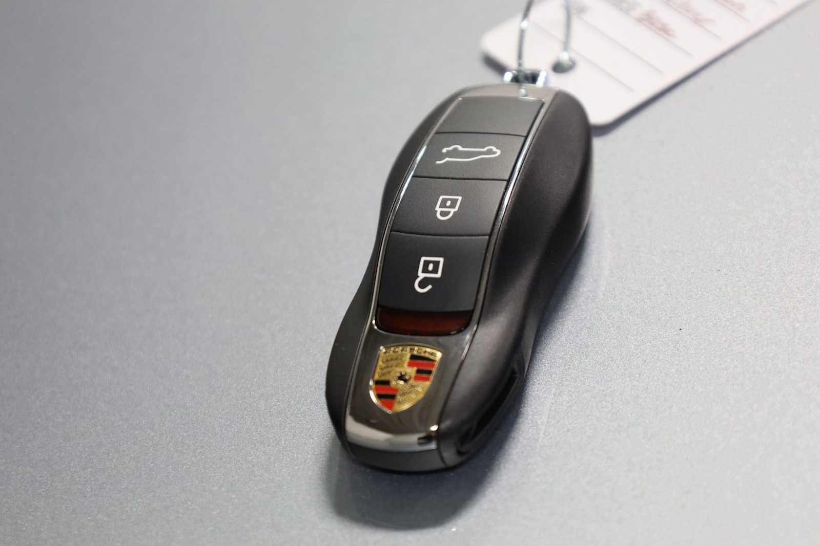 Thumbnail: 2026 Porsche Macan - 43