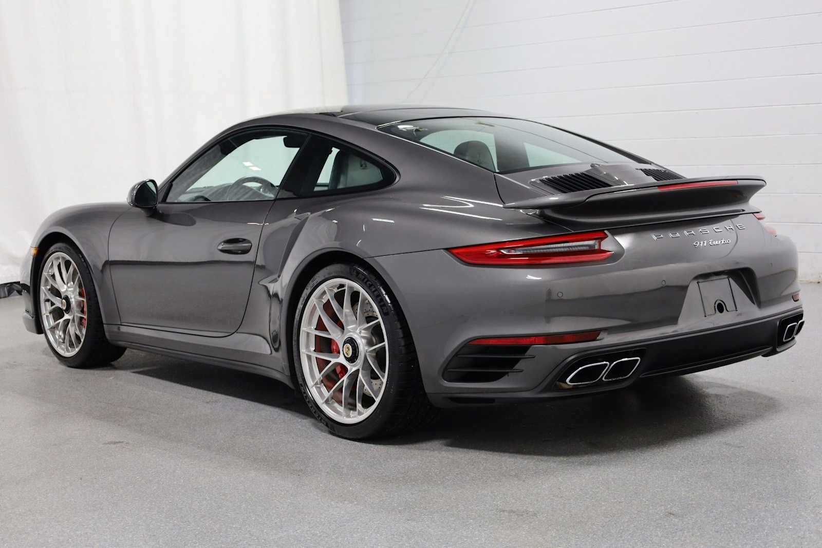 Thumbnail: 2019 Porsche 911 - 3