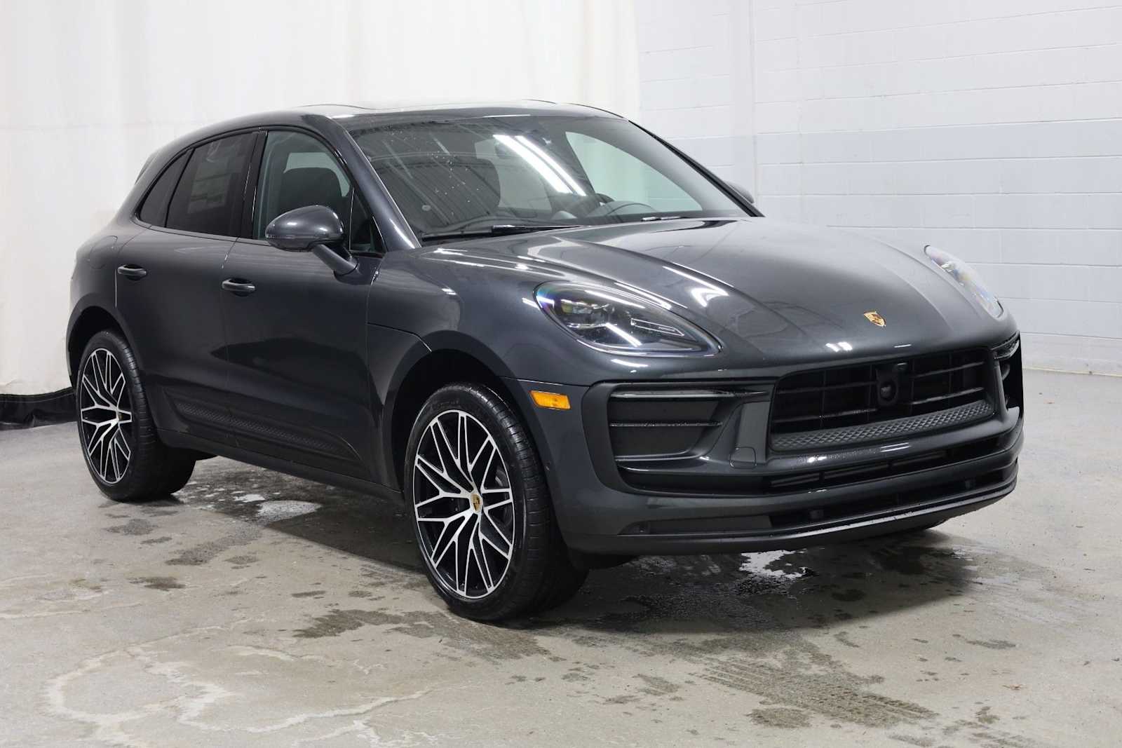 Thumbnail: 2026 Porsche Macan - 13