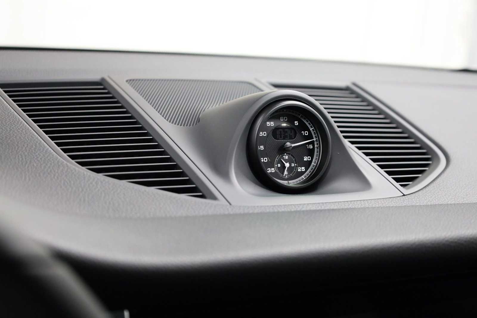 Thumbnail: 2026 Porsche Macan - 18