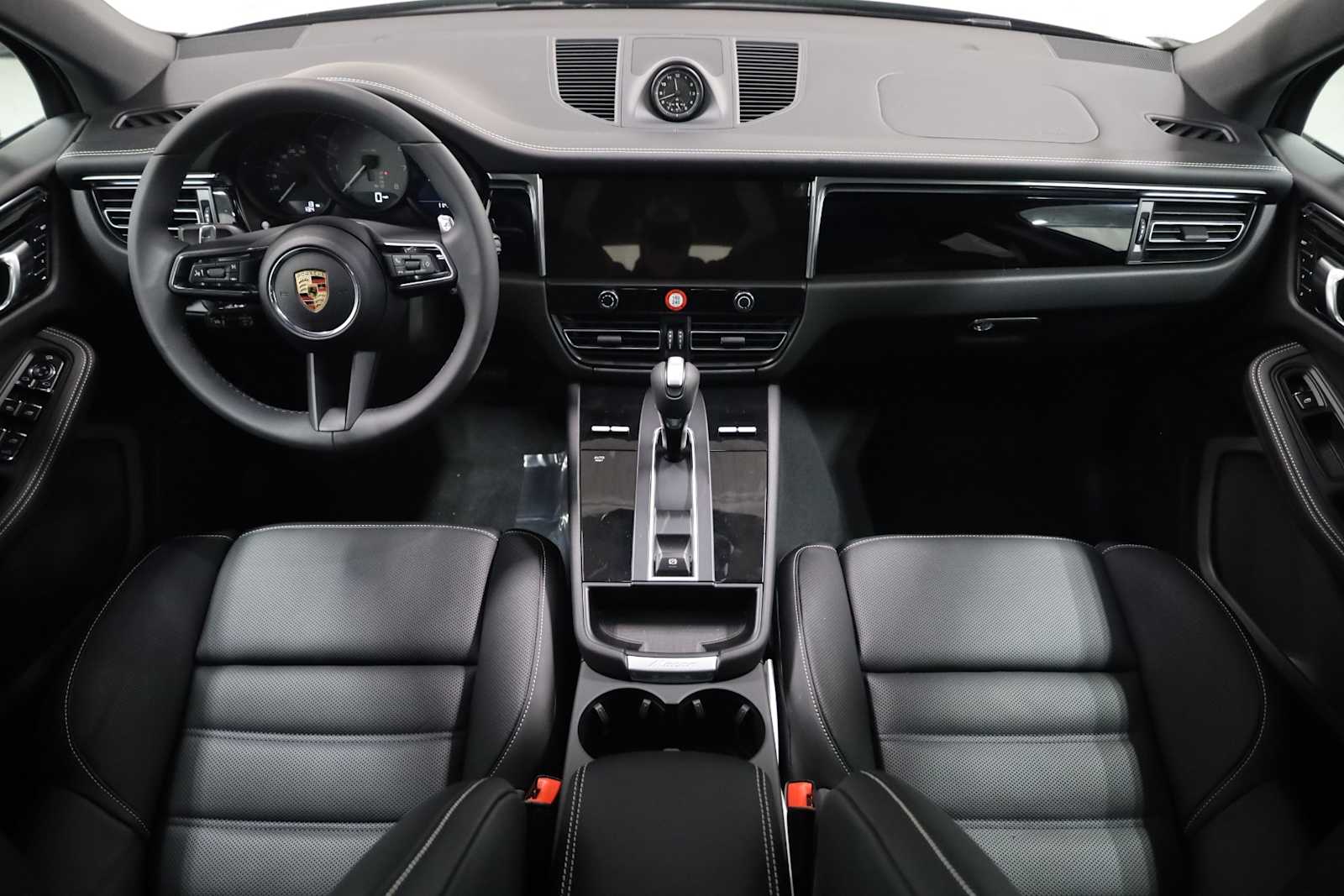 Thumbnail: 2025 Porsche Macan - 26