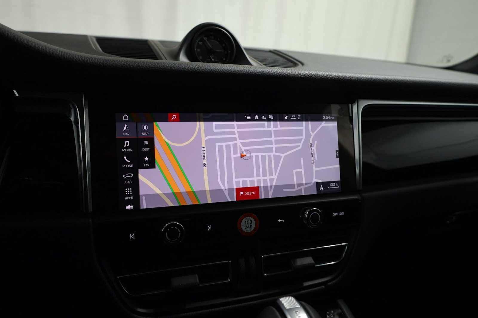 Thumbnail: 2026 Porsche Macan - 33