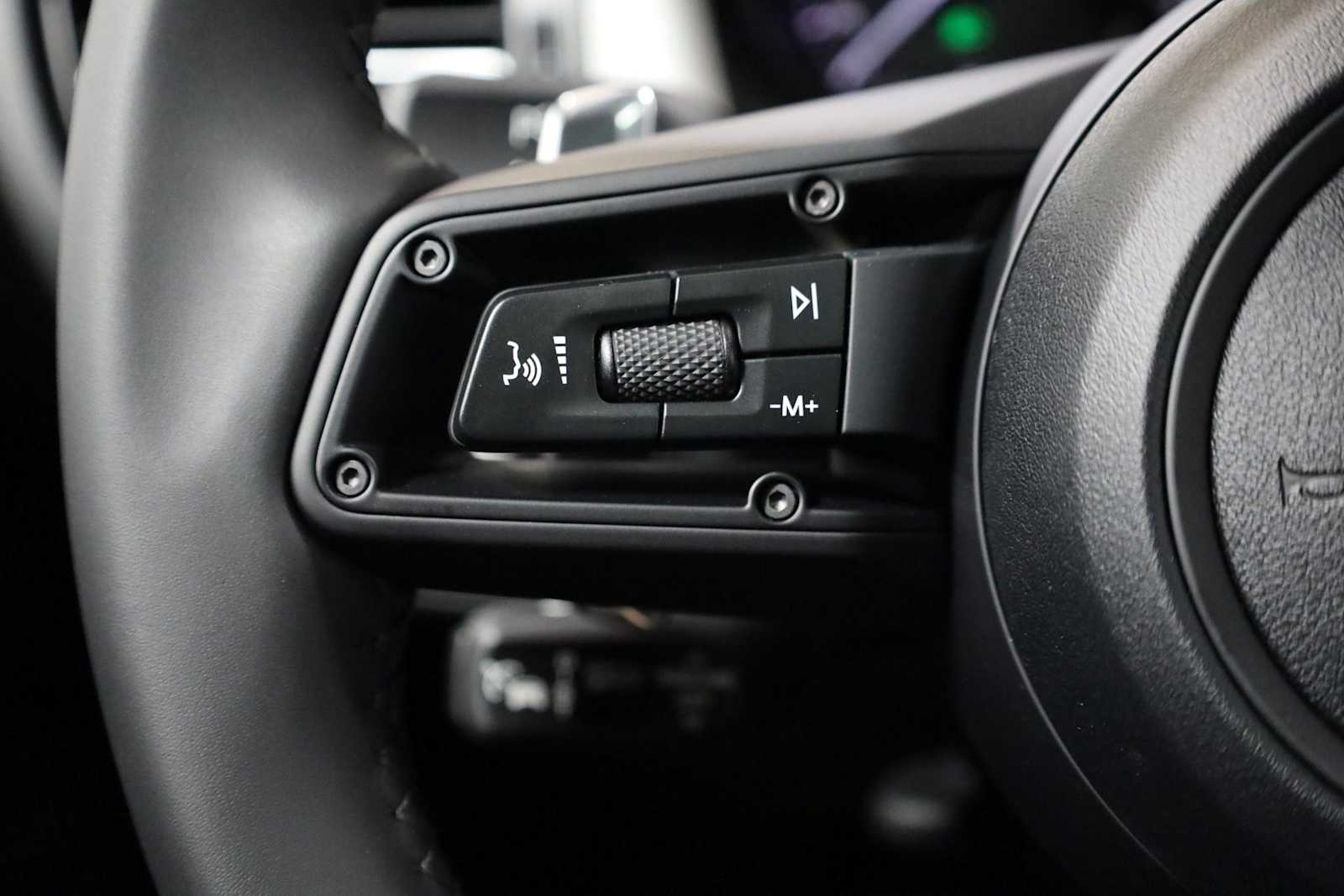 Thumbnail: 2026 Porsche Macan - 27