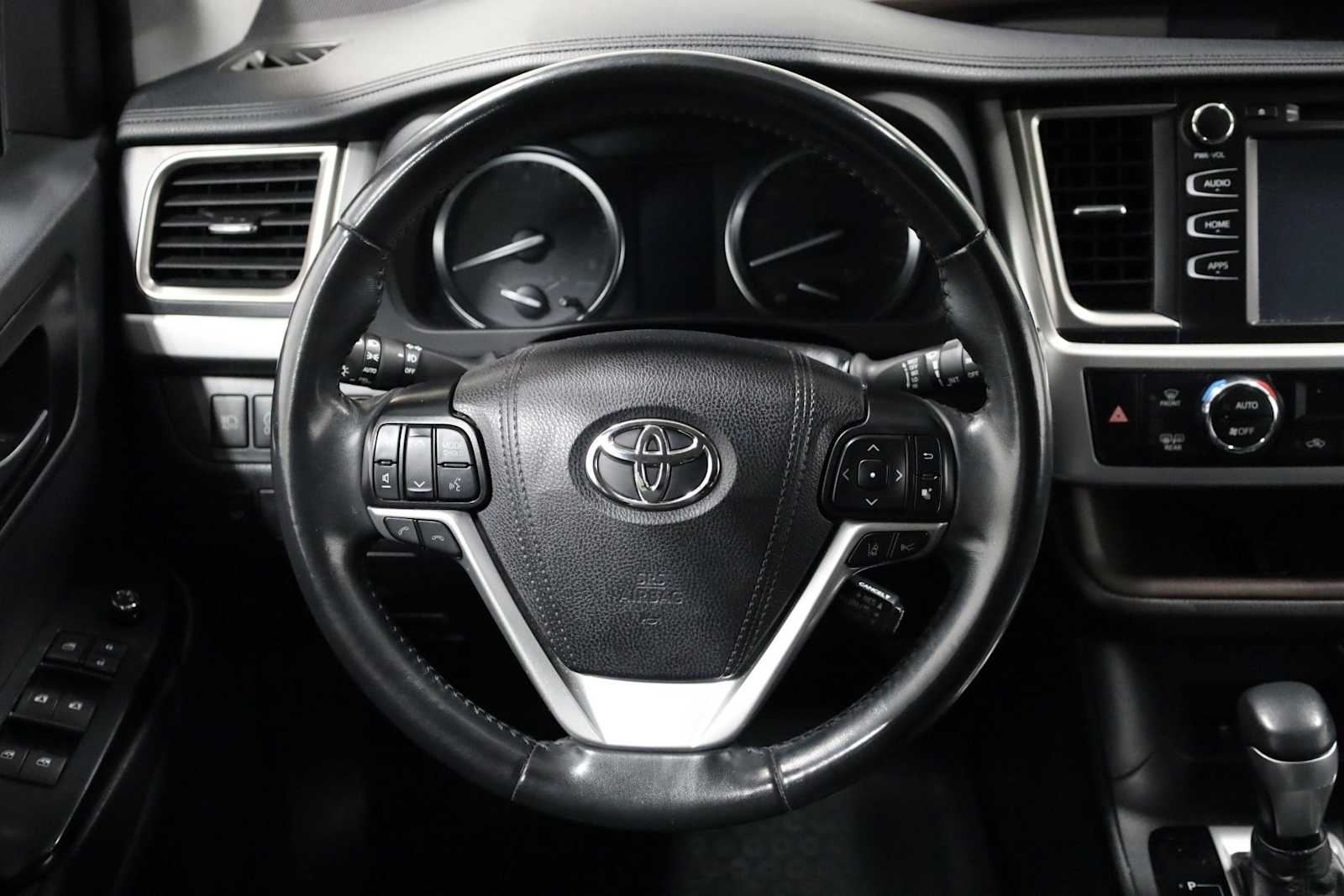 Thumbnail: 2019 Toyota Highlander - 23