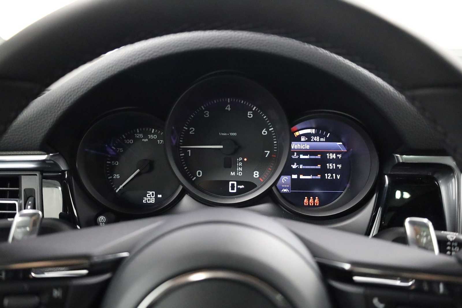 Thumbnail: 2026 Porsche Macan - 24