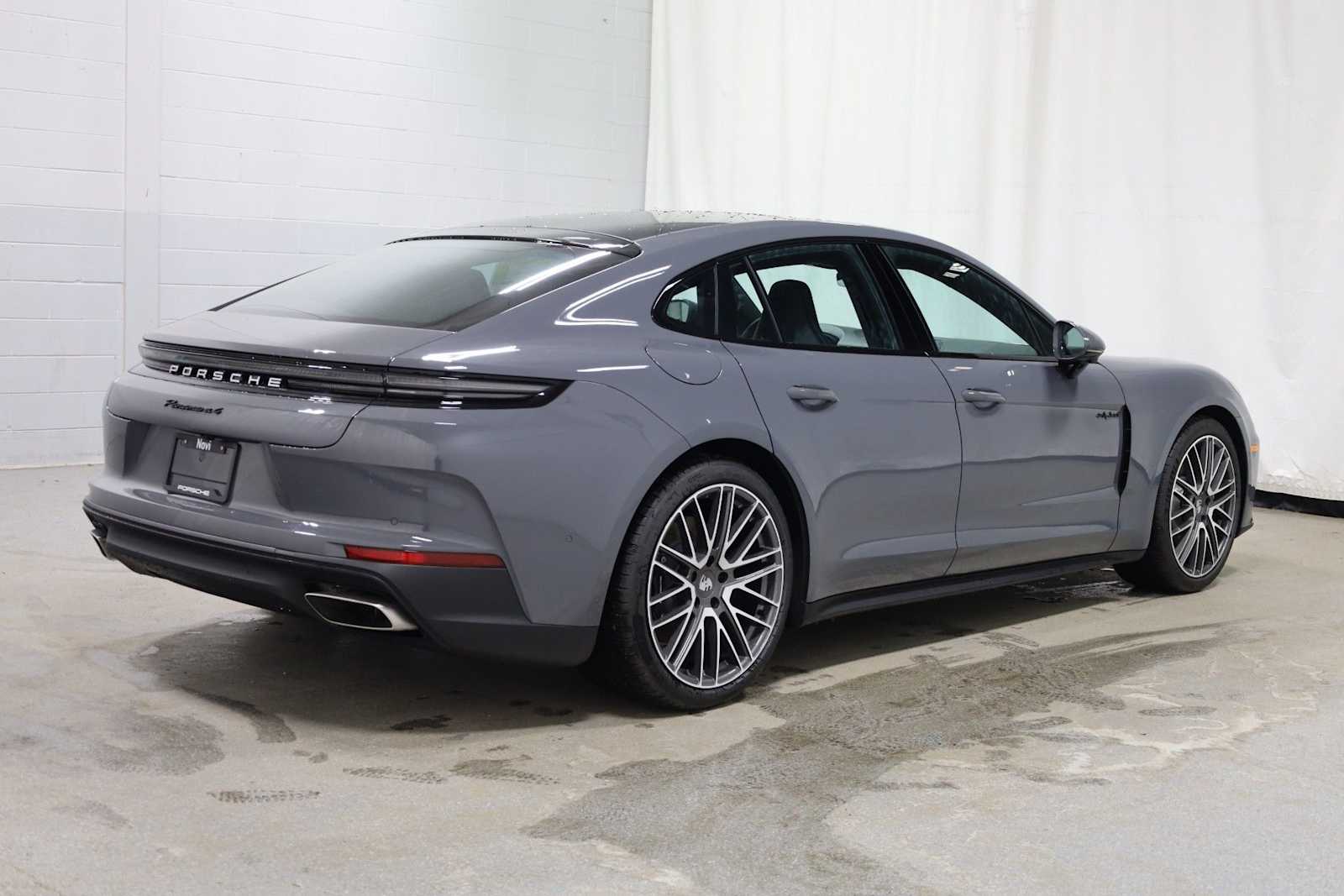 Thumbnail: 2026 Porsche Panamera - 9