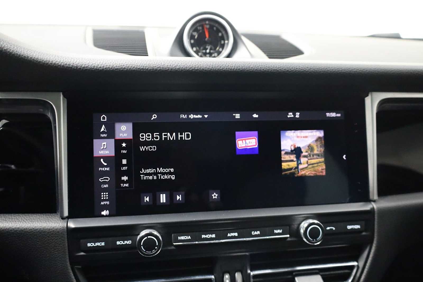 Thumbnail: 2020 Porsche Macan - 32