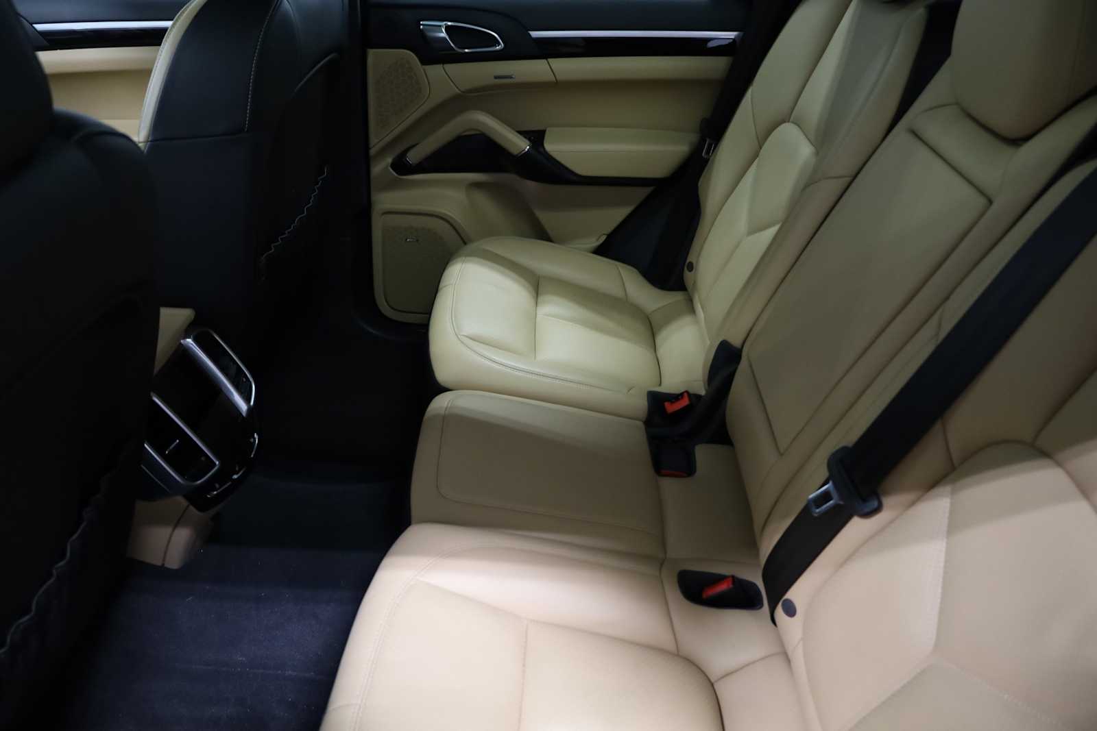 Thumbnail: 2016 Porsche Cayenne - 35