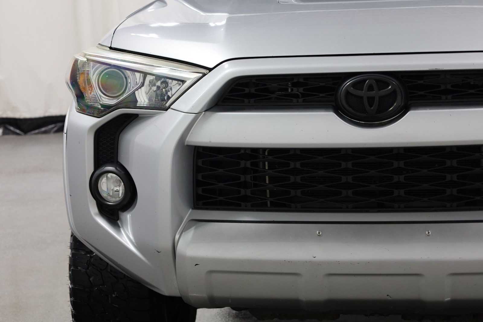 Thumbnail: 2014 Toyota 4Runner - 15