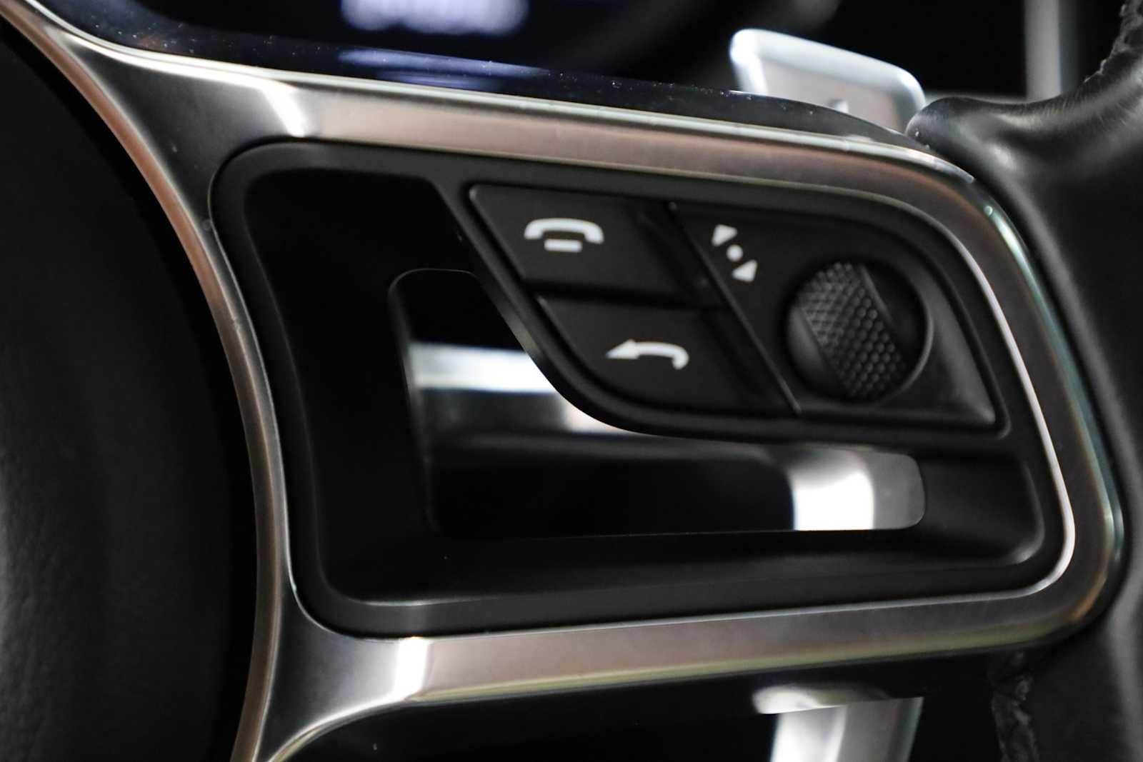 Thumbnail: 2018 Porsche Macan - 28