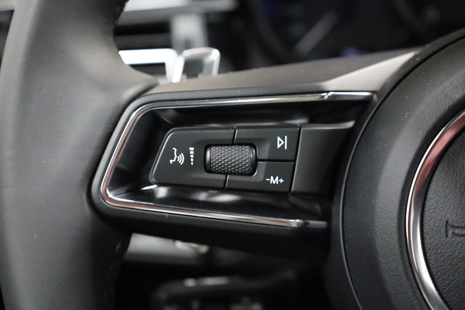 Thumbnail: 2026 Porsche Macan - 27