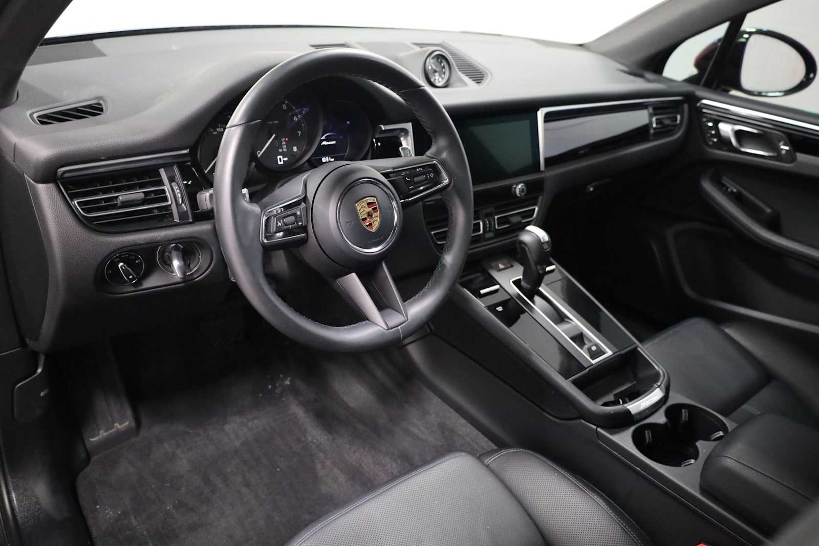 Thumbnail: 2023 Porsche Macan - 4