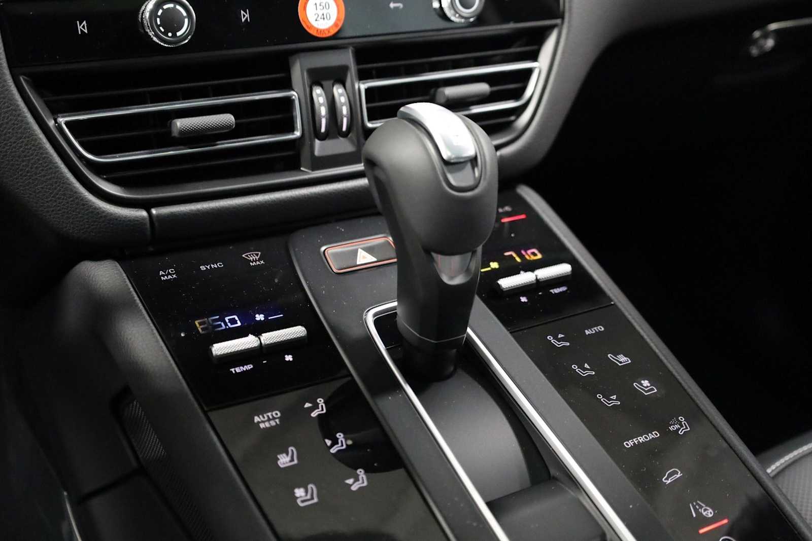 Thumbnail: 2026 Porsche Macan - 30