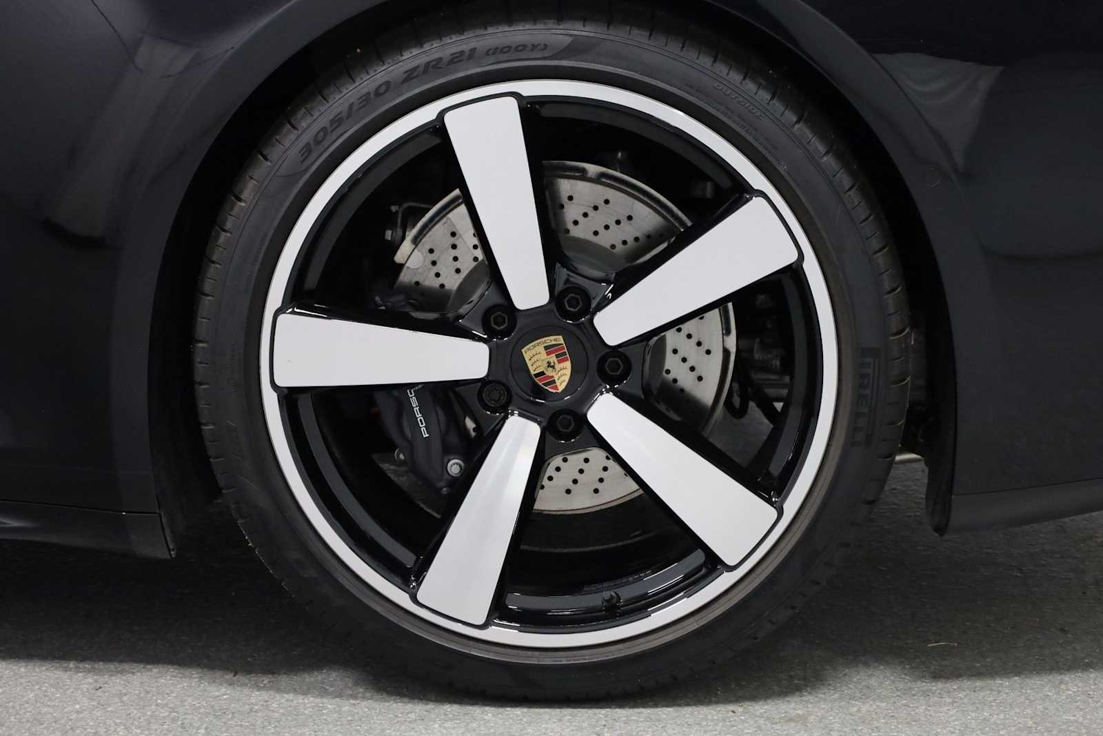 Thumbnail: 2025 Porsche 911 - 35