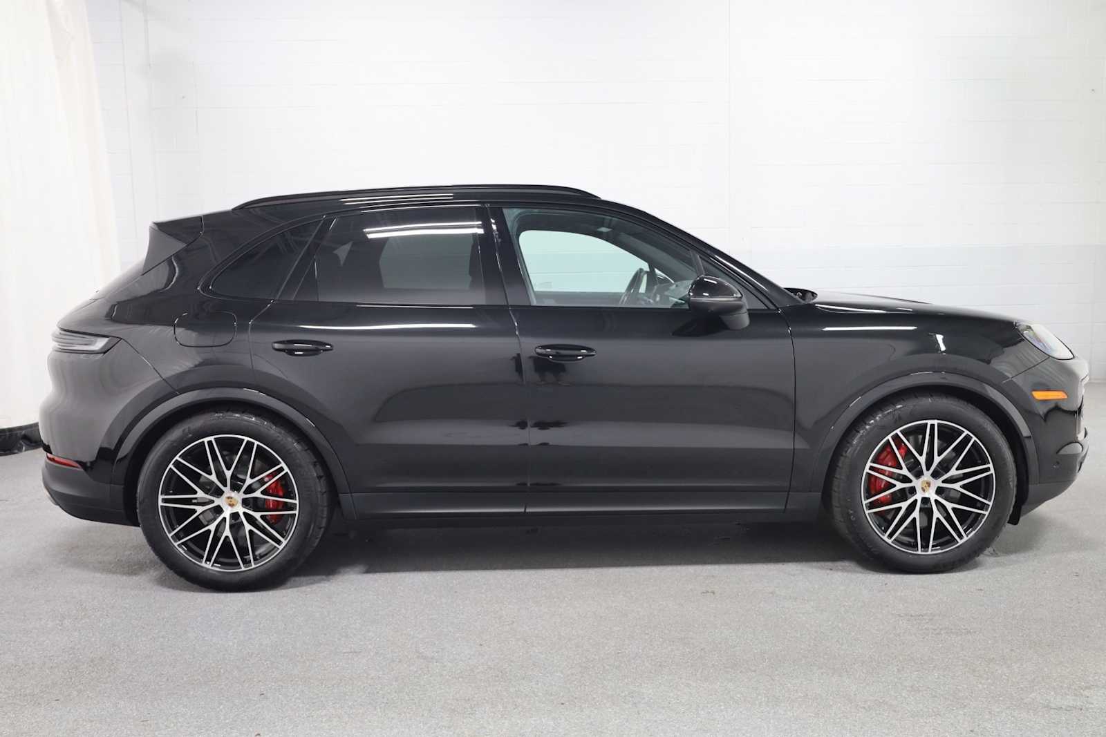 Thumbnail: 2025 Porsche Cayenne - 10
