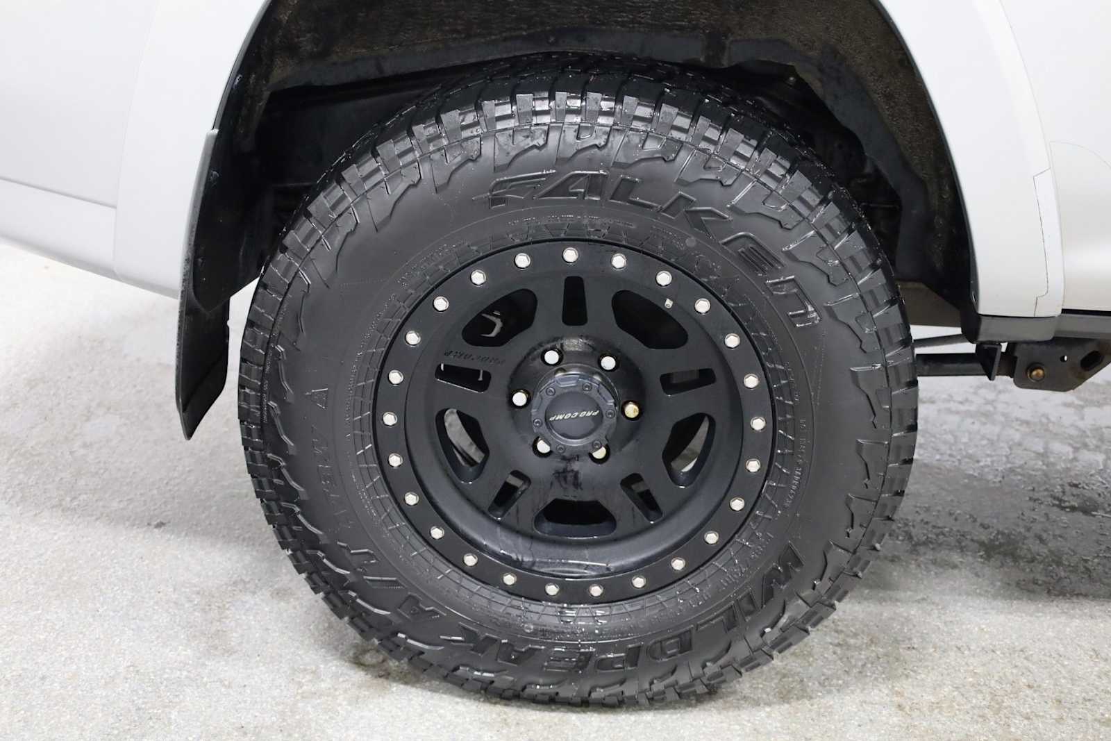 Thumbnail: 2014 Toyota 4Runner - 35