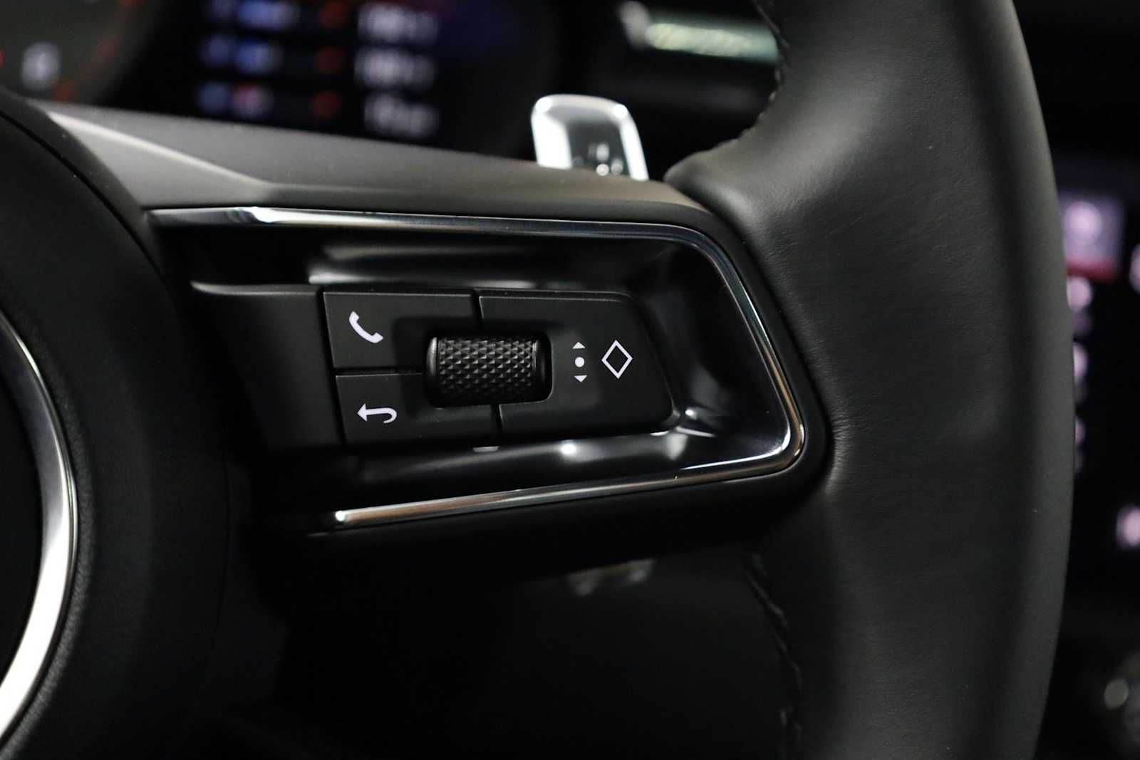 Thumbnail: 2026 Porsche Macan - 28