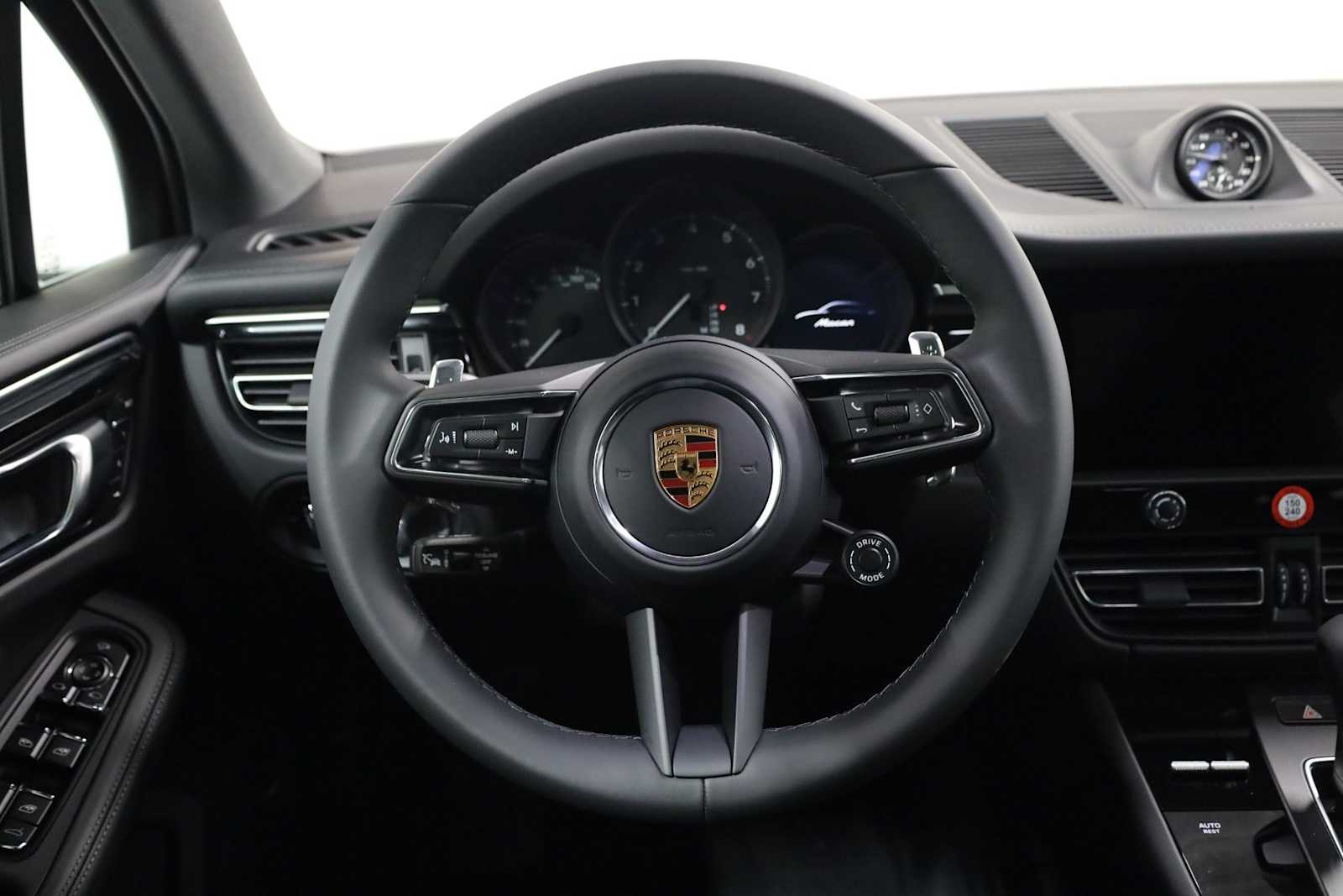 Thumbnail: 2026 Porsche Macan - 25