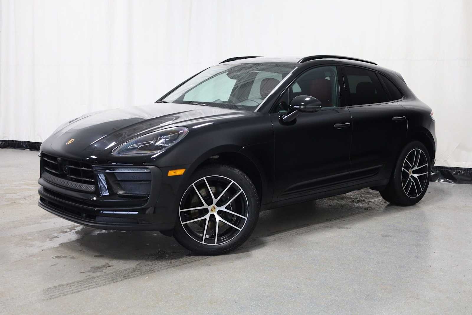 Thumbnail: 2025 Porsche Macan - 1