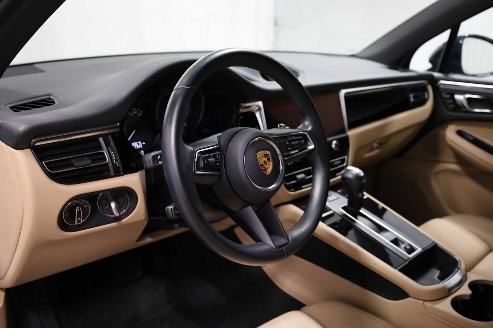Thumbnail: 2023 Porsche Macan - 4