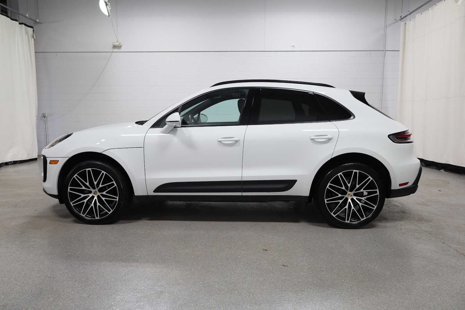 Thumbnail: 2026 Porsche Macan - 2