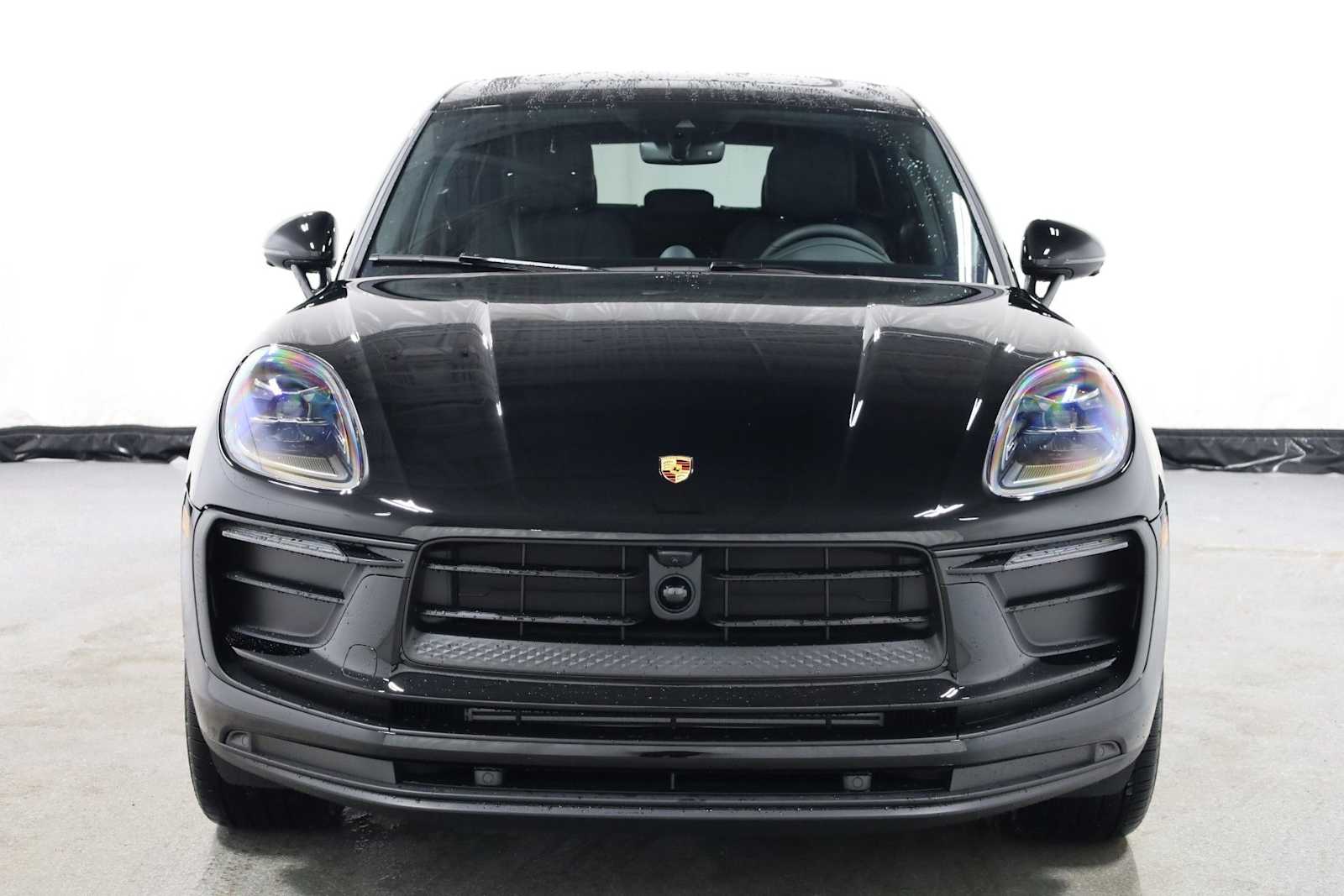 Thumbnail: 2026 Porsche Macan - 14