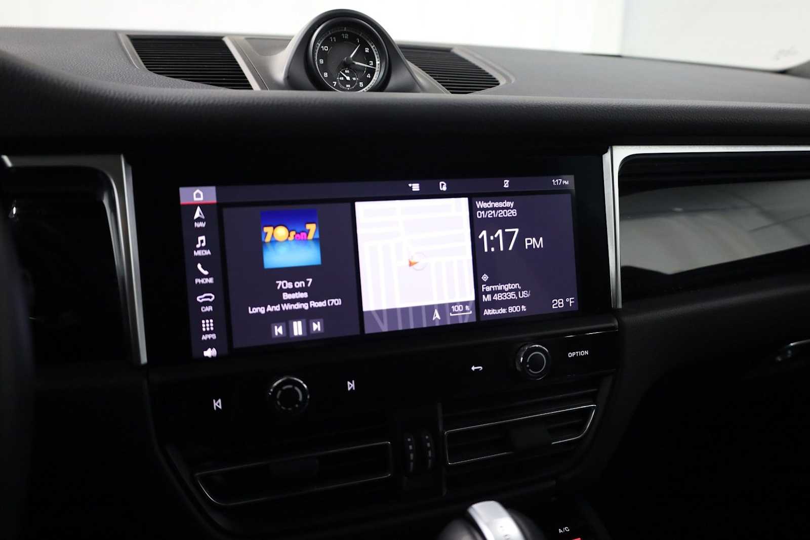 Thumbnail: 2023 Porsche Macan - 32