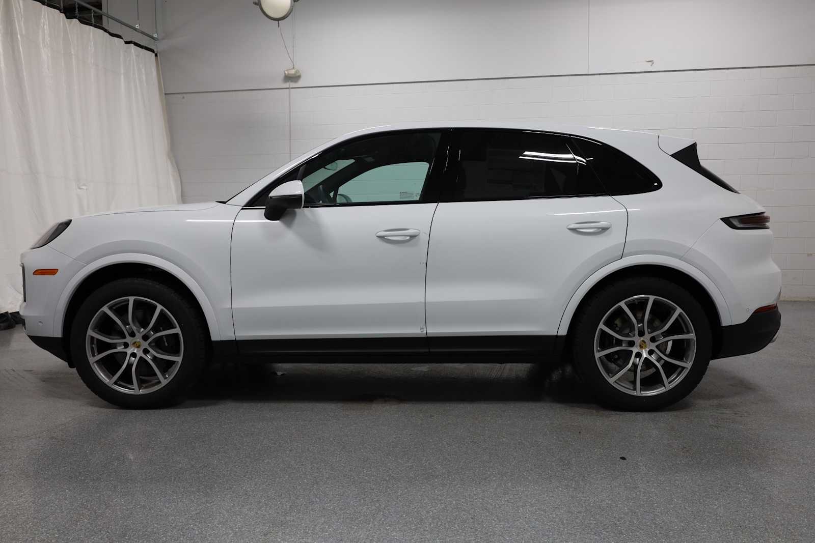 Thumbnail: 2024 Porsche Cayenne - 2