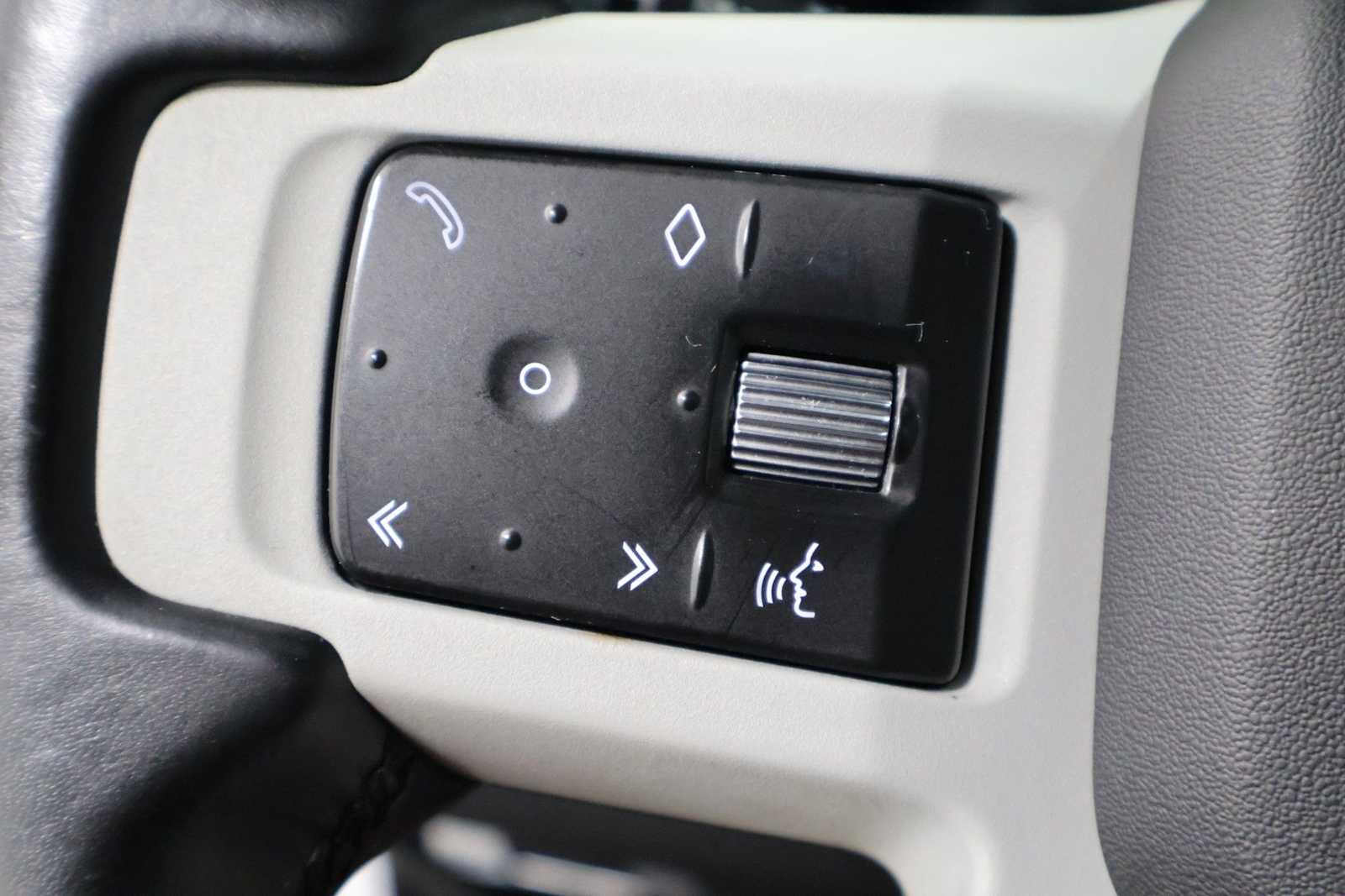 Thumbnail: 2022 Land Rover Defender - 24