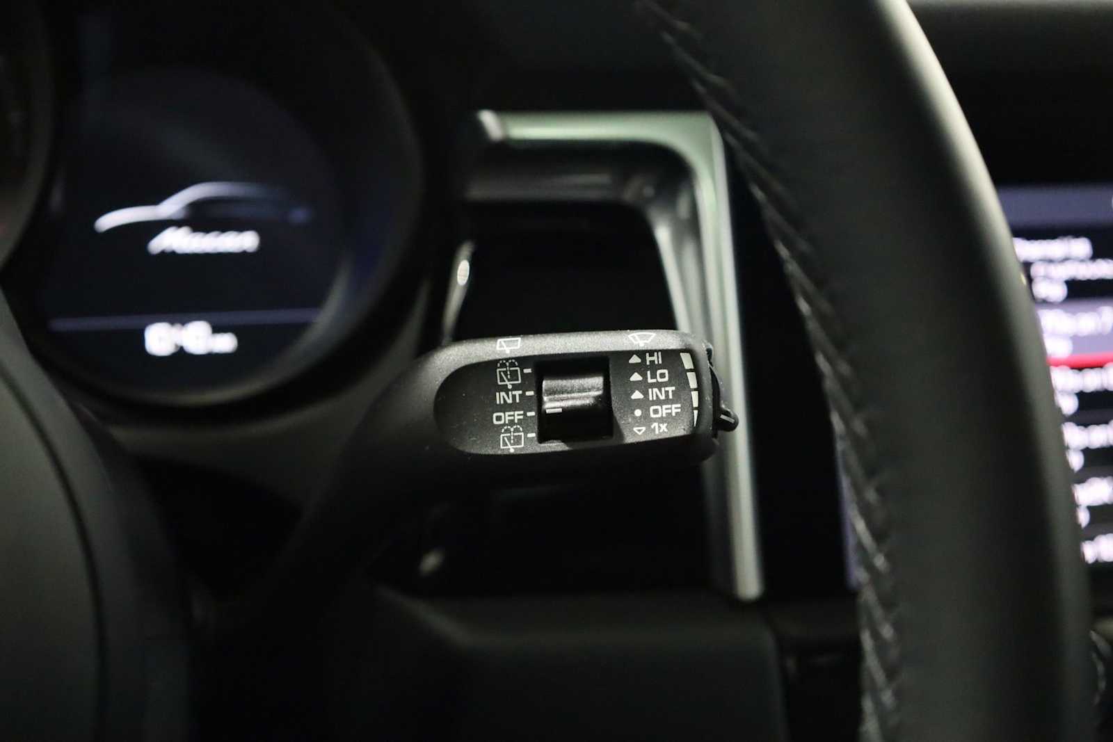 Thumbnail: 2023 Porsche Macan - 30