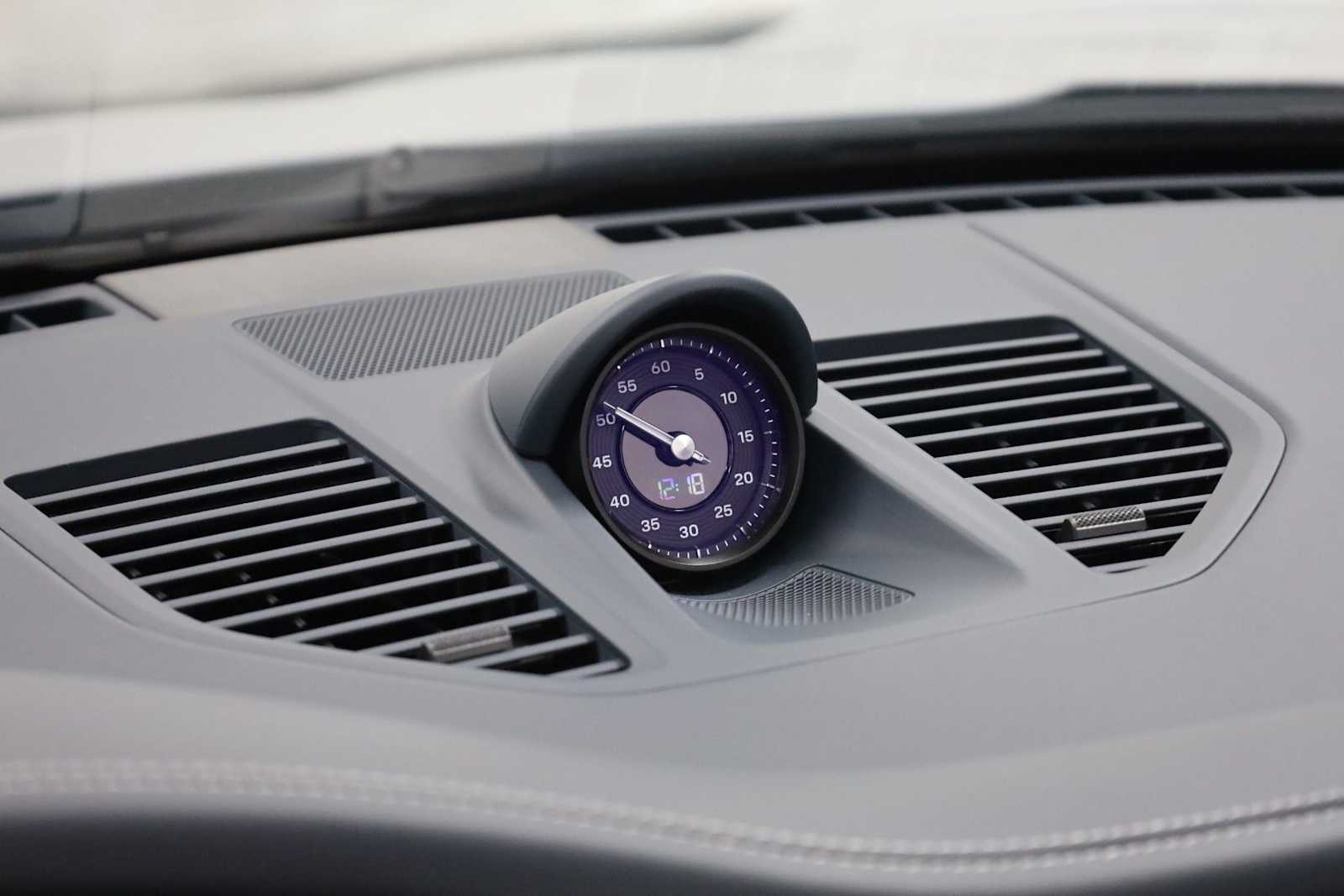 Thumbnail: 2025 Porsche 911 - 17