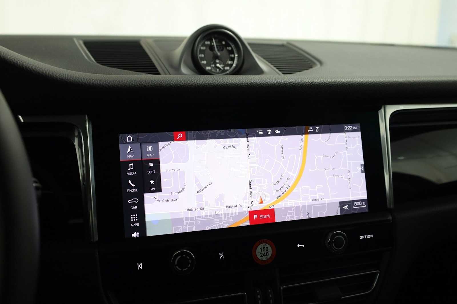 Thumbnail: 2026 Porsche Macan - 33