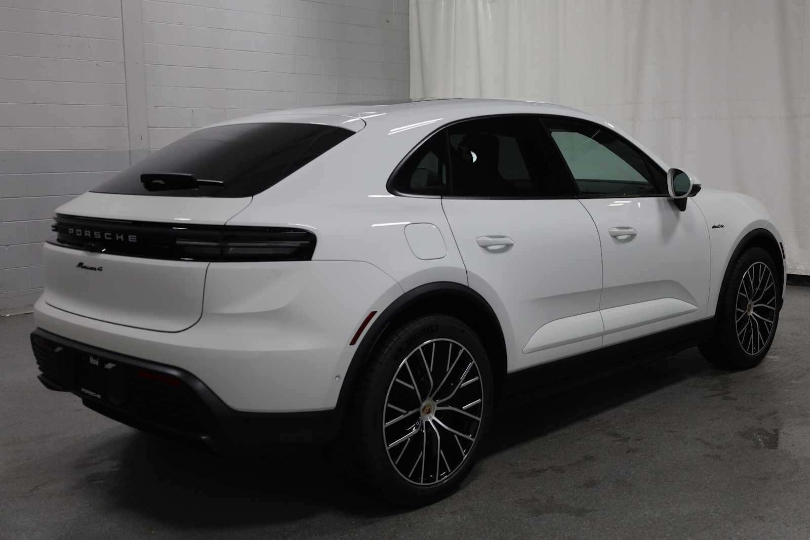 Thumbnail: 2025 Porsche Macan - 9