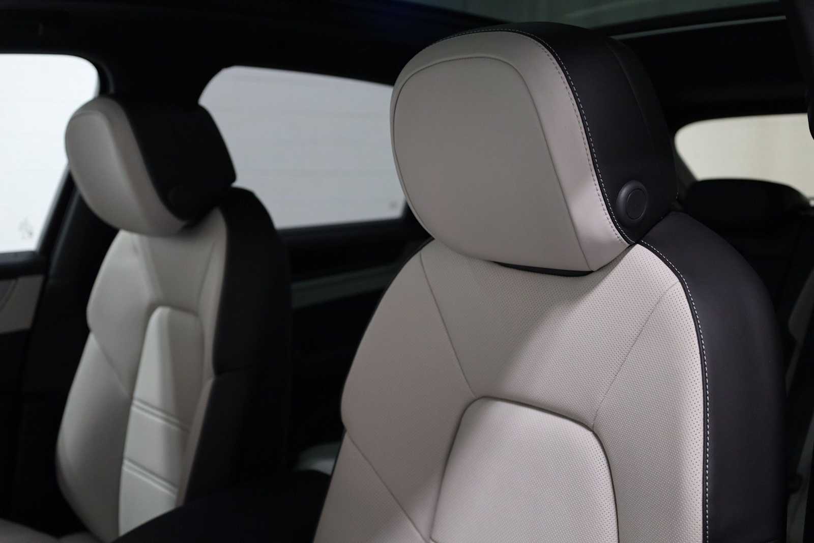Thumbnail: 2026 Porsche Cayenne - 19
