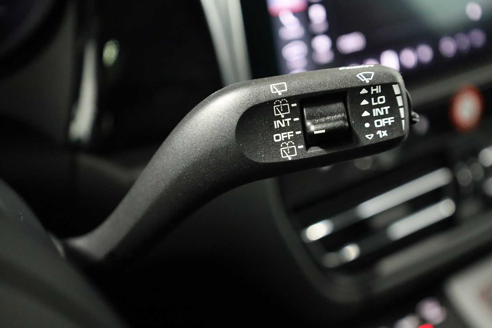 Thumbnail: 2025 Porsche Macan - 29