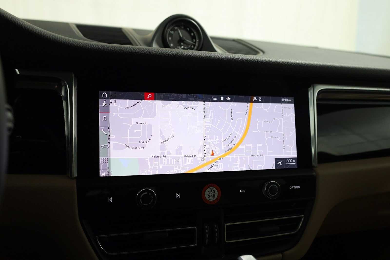 Thumbnail: 2026 Porsche Macan - 33