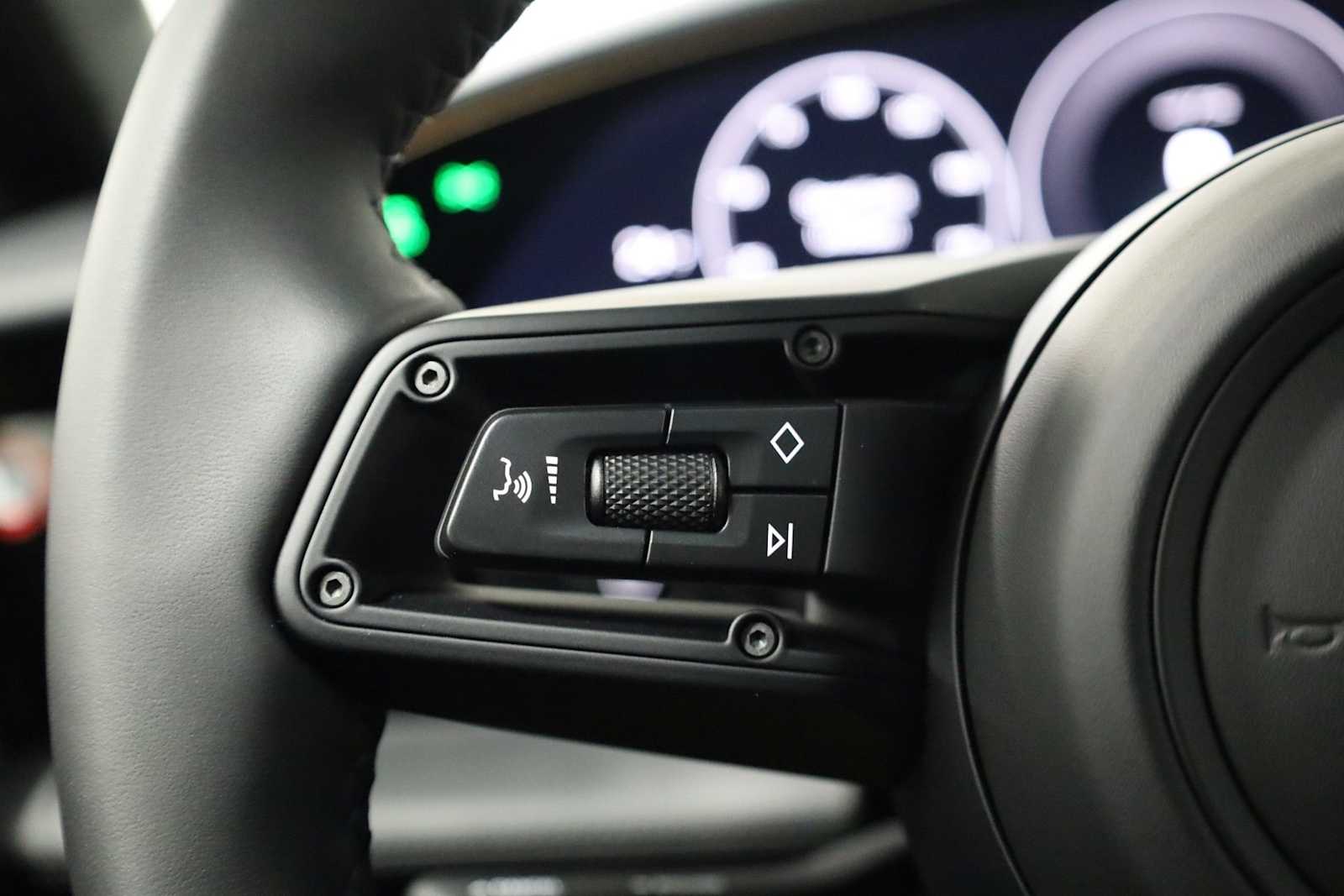 Thumbnail: 2026 Porsche Taycan - 27