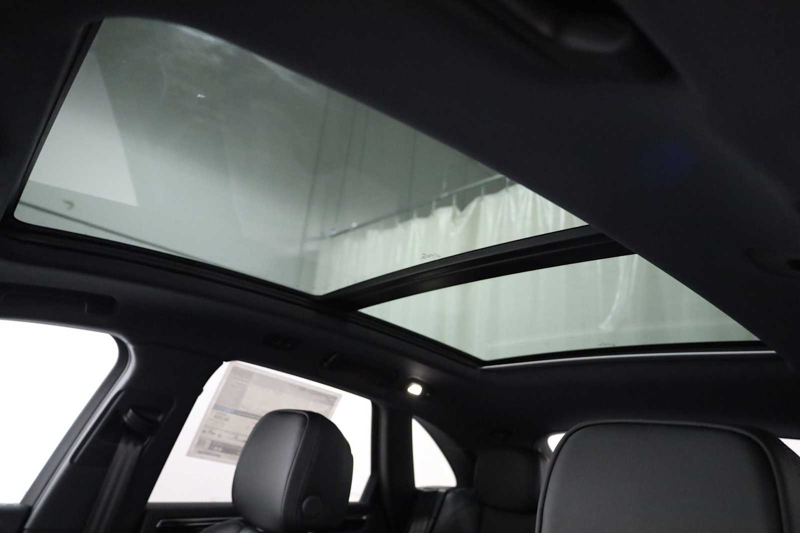 Thumbnail: 2026 Porsche Macan - 20